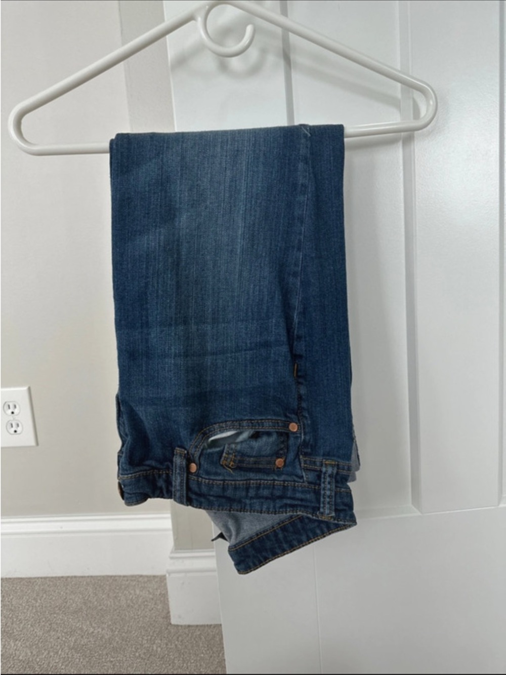 Classic Dark Wash Cropped Jeans